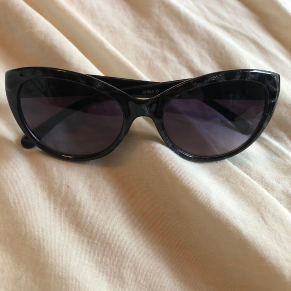 ⬇️PRICE⬇️Sparkly Leopard Foster Grant Sunglasses